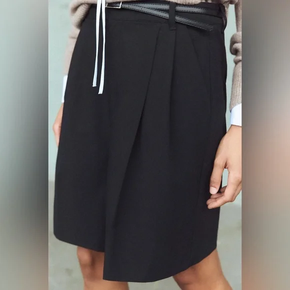 ZADA BELTED PLEATED SHORTS - Picture 5 of 9